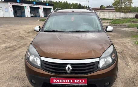 Renault Sandero I, 2013 год, 900 000 рублей, 1 фотография