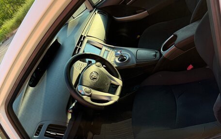 Toyota Prius, 2013 год, 1 000 000 рублей, 6 фотография