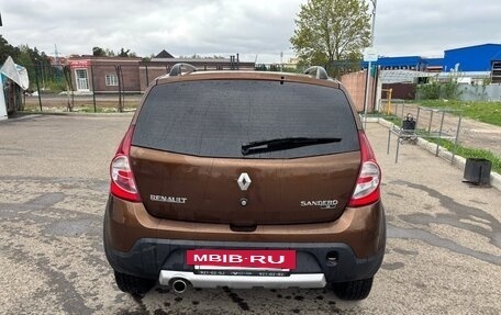 Renault Sandero I, 2013 год, 900 000 рублей, 2 фотография