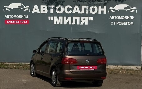 Volkswagen Touran III, 2012 год, 950 000 рублей, 3 фотография