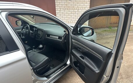 Mitsubishi Outlander III рестайлинг 3, 2014 год, 1 600 000 рублей, 11 фотография