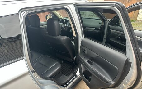 Mitsubishi Outlander III рестайлинг 3, 2014 год, 1 600 000 рублей, 9 фотография