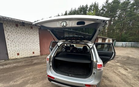 Mitsubishi Outlander III рестайлинг 3, 2014 год, 1 600 000 рублей, 6 фотография