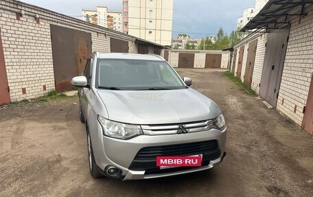 Mitsubishi Outlander III рестайлинг 3, 2014 год, 1 600 000 рублей, 12 фотография