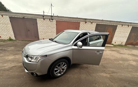 Mitsubishi Outlander III рестайлинг 3, 2014 год, 1 600 000 рублей, 20 фотография