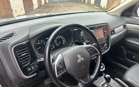 Mitsubishi Outlander III рестайлинг 3, 2014 год, 1 600 000 рублей, 22 фотография