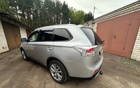 Mitsubishi Outlander III рестайлинг 3, 2014 год, 1 600 000 рублей, 16 фотография