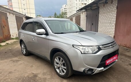 Mitsubishi Outlander III рестайлинг 3, 2014 год, 1 600 000 рублей, 13 фотография