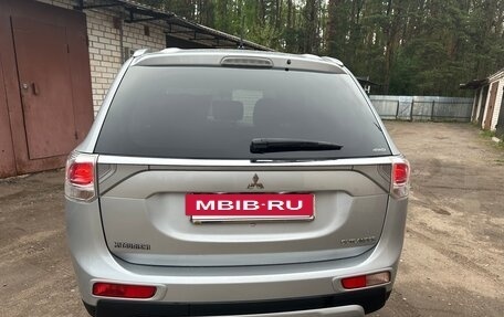 Mitsubishi Outlander III рестайлинг 3, 2014 год, 1 600 000 рублей, 15 фотография