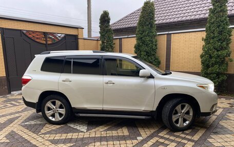 Toyota Highlander III, 2012 год, 1 750 000 рублей, 2 фотография