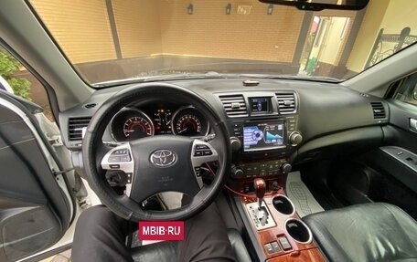 Toyota Highlander III, 2012 год, 1 750 000 рублей, 8 фотография