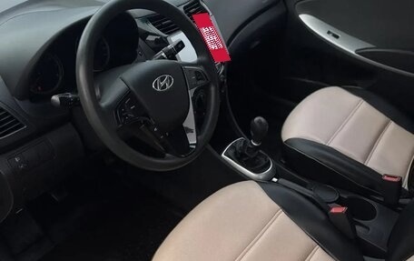 Hyundai Solaris II рестайлинг, 2011 год, 540 000 рублей, 6 фотография