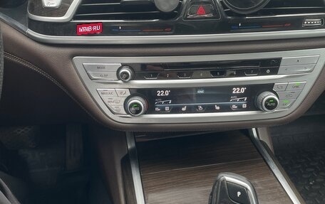 BMW 7 серия, 2018 год, 3 300 000 рублей, 4 фотография