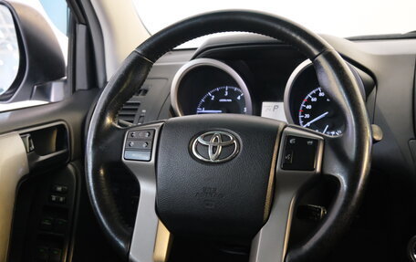 Toyota Land Cruiser Prado 150 рестайлинг 2, 2013 год, 2 929 000 рублей, 13 фотография