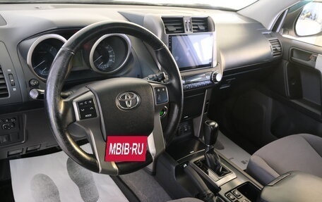 Toyota Land Cruiser Prado 150 рестайлинг 2, 2013 год, 2 929 000 рублей, 11 фотография