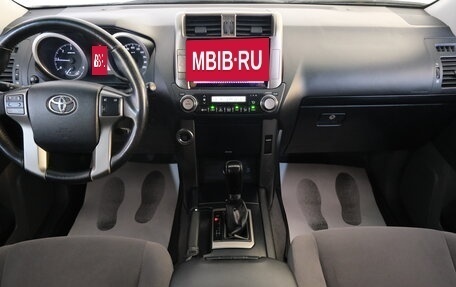Toyota Land Cruiser Prado 150 рестайлинг 2, 2013 год, 2 929 000 рублей, 16 фотография