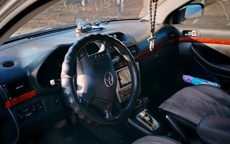 Toyota Avensis III рестайлинг, 2004 год, 686 000 рублей, 8 фотография