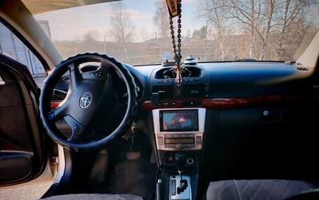 Toyota Avensis III рестайлинг, 2004 год, 686 000 рублей, 17 фотография