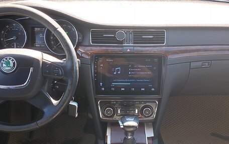 Skoda Superb III рестайлинг, 2012 год, 1 000 000 рублей, 13 фотография