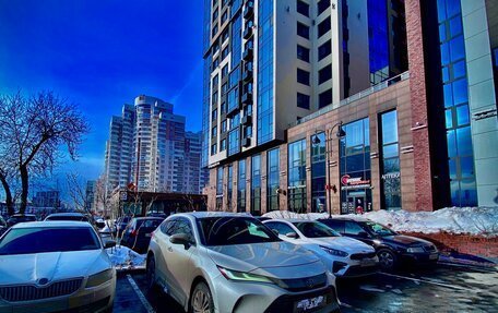 Toyota Harrier, 2021 год, 5 000 000 рублей, 3 фотография