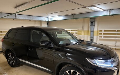 Mitsubishi Outlander III рестайлинг 3, 2020 год, 2 200 000 рублей, 7 фотография