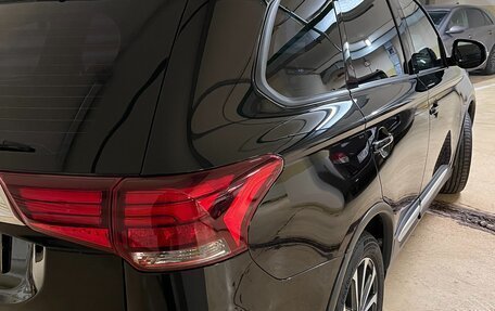 Mitsubishi Outlander III рестайлинг 3, 2020 год, 2 200 000 рублей, 6 фотография