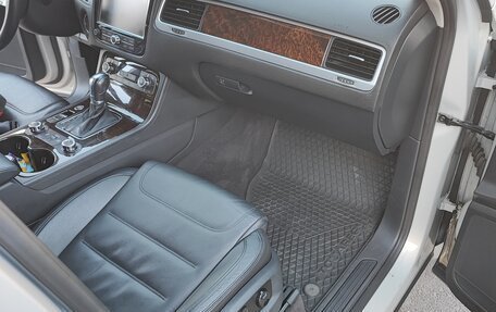 Volkswagen Touareg III, 2012 год, 1 680 000 рублей, 25 фотография