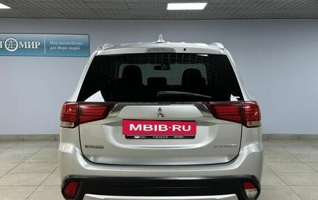 Mitsubishi Outlander III рестайлинг 3, 2017 год, 2 019 000 рублей, 6 фотография