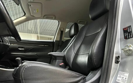 Mitsubishi Outlander III рестайлинг 3, 2017 год, 2 019 000 рублей, 11 фотография