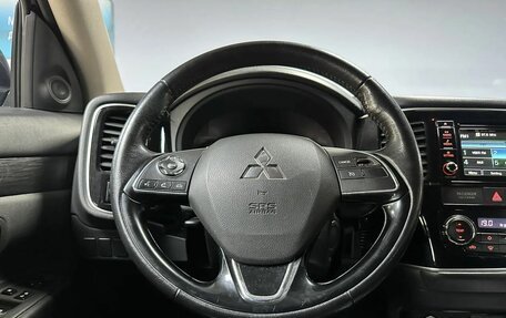 Mitsubishi Outlander III рестайлинг 3, 2017 год, 2 019 000 рублей, 16 фотография