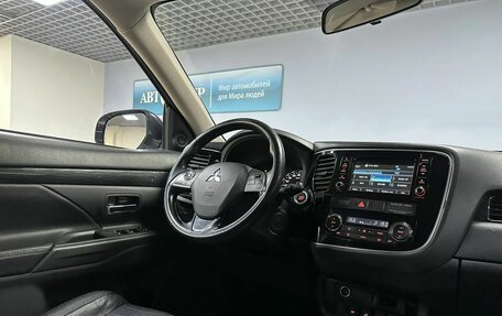 Mitsubishi Outlander III рестайлинг 3, 2017 год, 2 019 000 рублей, 14 фотография