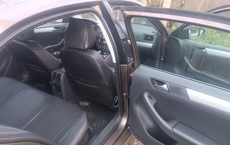 Volkswagen Jetta VI, 2012 год, 950 000 рублей, 10 фотография