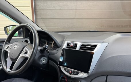 Hyundai Solaris II рестайлинг, 2012 год, 950 000 рублей, 27 фотография