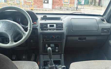 Mitsubishi Pajero III рестайлинг, 2002 год, 690 000 рублей, 3 фотография