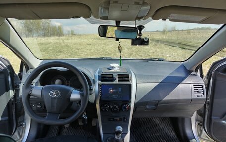 Toyota Corolla, 2011 год, 900 000 рублей, 13 фотография