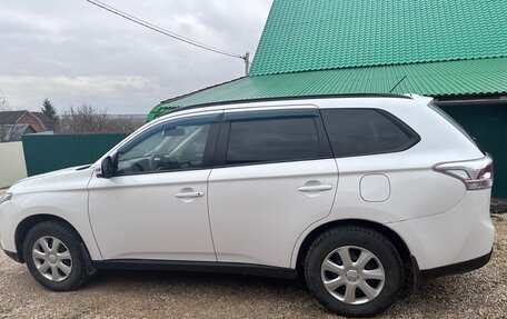 Mitsubishi Outlander III рестайлинг 3, 2012 год, 1 350 000 рублей, 3 фотография