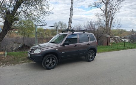 Chevrolet Niva I рестайлинг, 2018 год, 700 000 рублей, 1 фотография