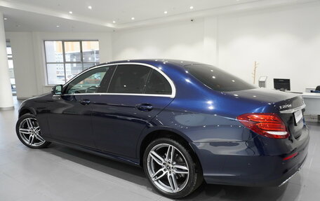 Mercedes-Benz E-Класс, 2019 год, 3 275 000 рублей, 4 фотография
