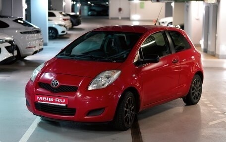 Toyota Yaris III рестайлинг, 2010 год, 520 000 рублей, 2 фотография
