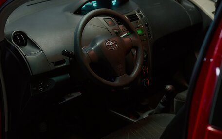 Toyota Yaris III рестайлинг, 2010 год, 520 000 рублей, 13 фотография