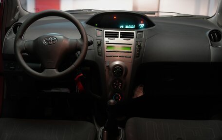 Toyota Yaris III рестайлинг, 2010 год, 520 000 рублей, 11 фотография