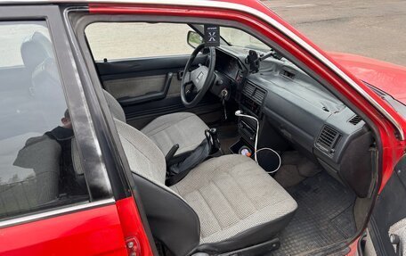 Mazda 323, 1986 год, 200 000 рублей, 5 фотография
