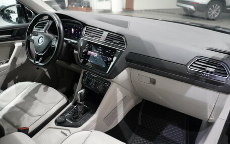 Volkswagen Tiguan II, 2019 год, 2 970 000 рублей, 18 фотография