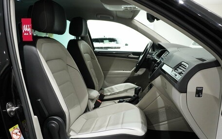 Volkswagen Tiguan II, 2019 год, 2 970 000 рублей, 17 фотография