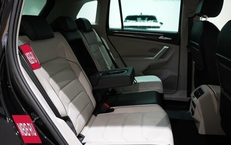 Volkswagen Tiguan II, 2019 год, 2 970 000 рублей, 16 фотография