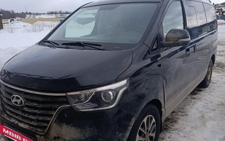Hyundai H-1 II рестайлинг, 2018 год, 2 085 000 рублей, 2 фотография