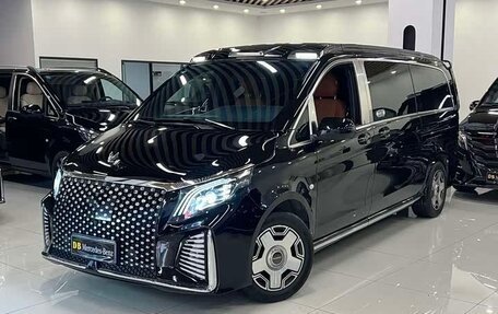 Mercedes-Benz V-Класс, 2024 год, 7 790 000 рублей, 2 фотография