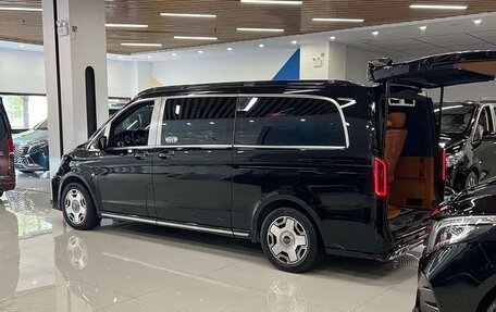 Mercedes-Benz V-Класс, 2024 год, 7 790 000 рублей, 5 фотография