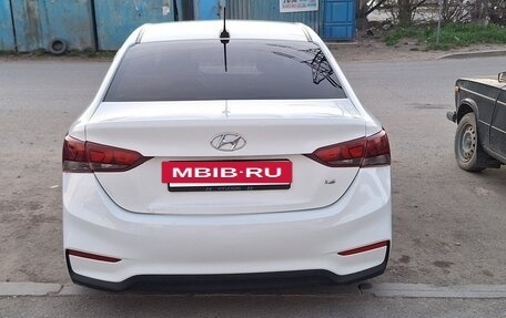 Hyundai Solaris II рестайлинг, 2017 год, 940 000 рублей, 3 фотография