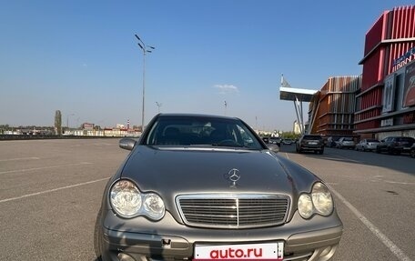 Mercedes-Benz C-Класс, 2004 год, 490 000 рублей, 1 фотография